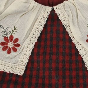 Kız Çocuk Ekru Kırmızı Ekose Desenli Yakalı Fistolu Çicek Nakışlı Elbise