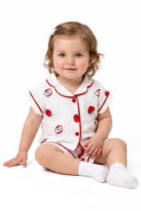 Kız Bebek Beyaz Kırmızı Çilek Baskılı Müslin Şortlu Pijama Takımı