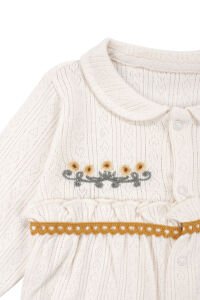 Kız Bebek Ekru Sarı Çiçek Nakışlı Patikli Yakalı Tulum