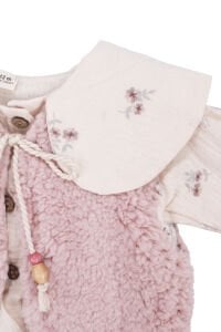 Kız Bebek Ekru Pembe Peluş Yelekli Müslin Gömlekli 3'lü Lüks Takım