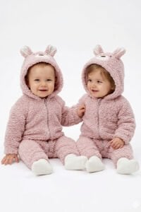 Unisex Pembe Ayı Nakışlı Kapşonlu Peluş Tulum