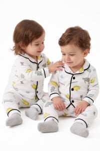 Unisex Ekru Renkli Dinazor Desenli Kruvaze Yaka Pijama Takımı