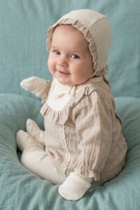 Kız Bebek Ekru Bej Müslin Fırfırlı Fistolu Çiçek Nakışlı 5 Parça Hastane Çıkış Seti