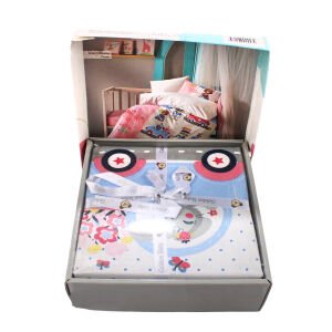 Kız Bebek Pembe Beyaz Araba Desenli Nevresim Takımı