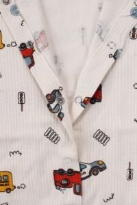 Erkek Bebek Bej Otobüs Desenli Manşetli Çıtçıtlı Tulum