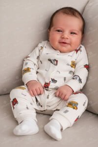 Erkek Bebek Bej Otobüs Desenli Manşetli Çıtçıtlı Tulum